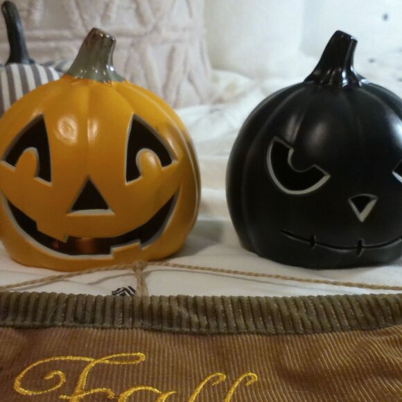 Fall/Halloween Decor Bundle - Picture 4 of 5